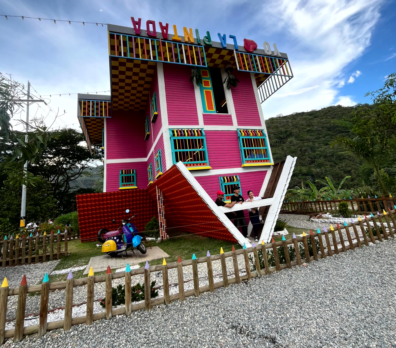 La Casa al Revés, atracción turística de La Pintada en el Mirador del Cauca
